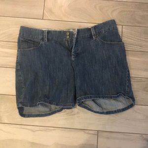 Lee just below the waist denim shorts 16w